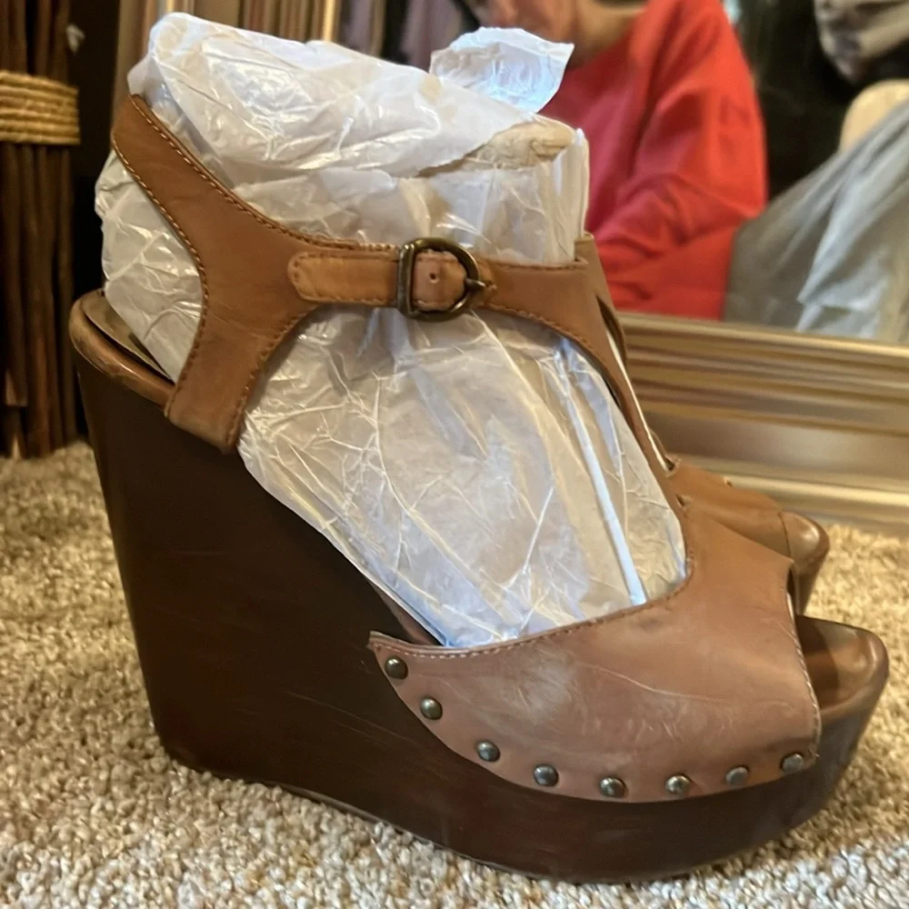 Steve Madden brown wooden platform wedge sandals leather upper style Wachme 8.5